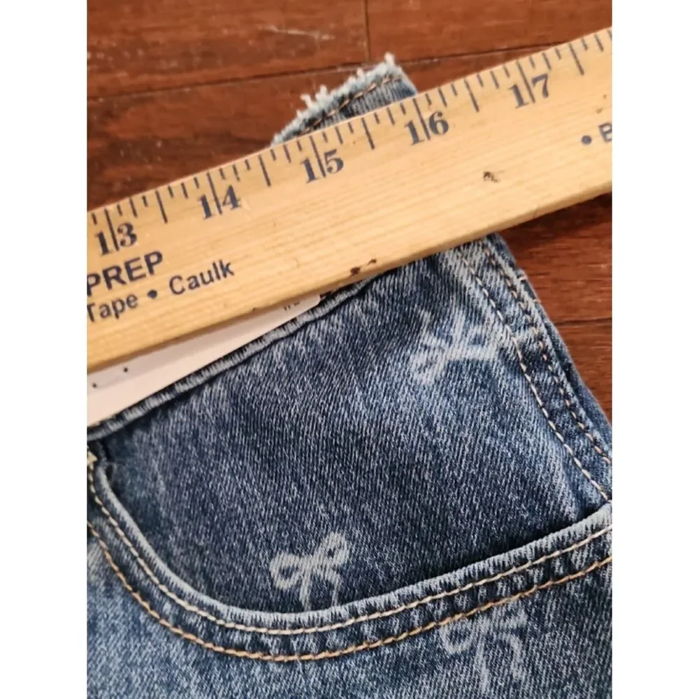 NWT Hollister Low Rise Baggy Denim Shorts, Bow, Medium Wash, Size 27/4